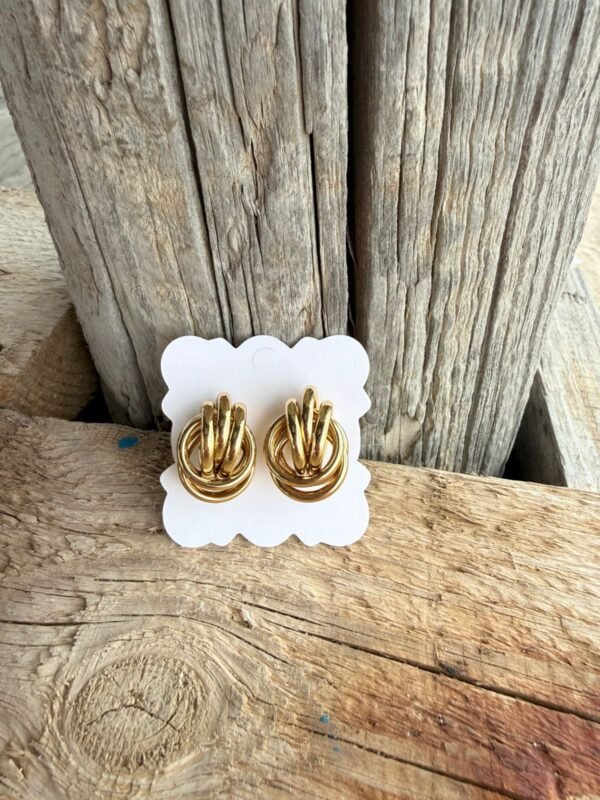 IMG-20251112-WA0108 Boucles nouées